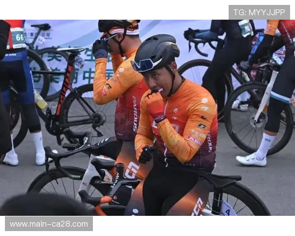 击剑世界杯男花肖佩尼奇夺金，中立运动员队团体夺冠